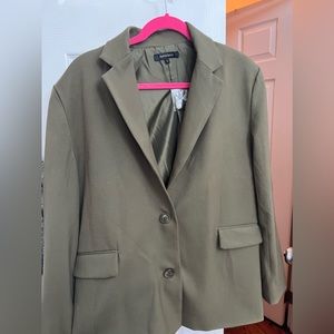 Green olivaceous blazer size L never worn
